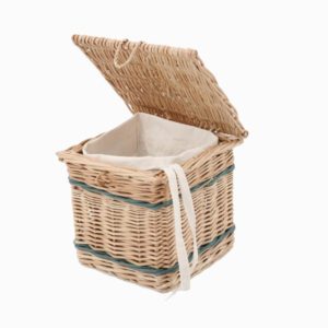 Ashes casket square shape, in weather beaten gold willow and inlaid with green bands